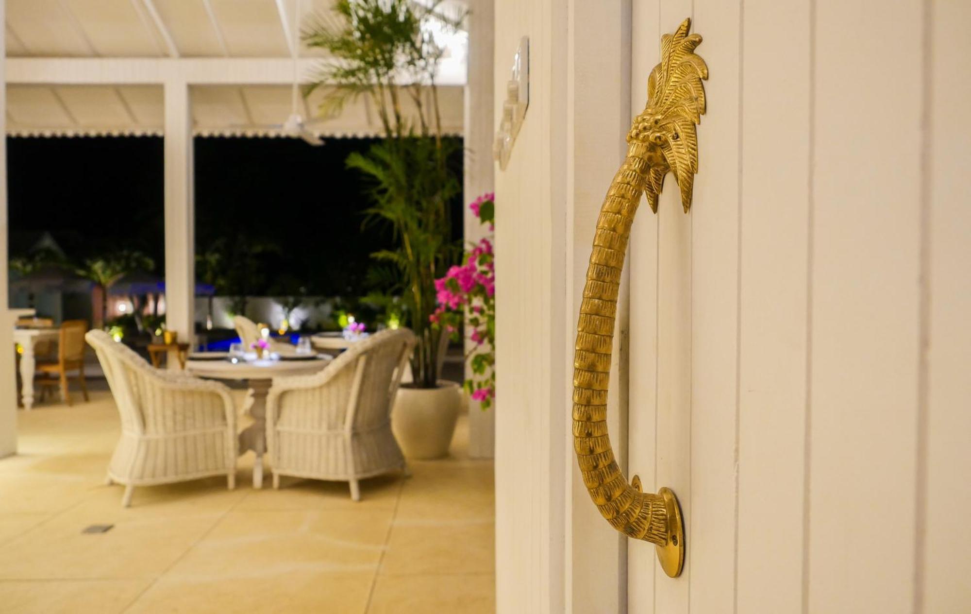 Ria Uluwatu, Tropical Chic Hotel Bagian luar foto