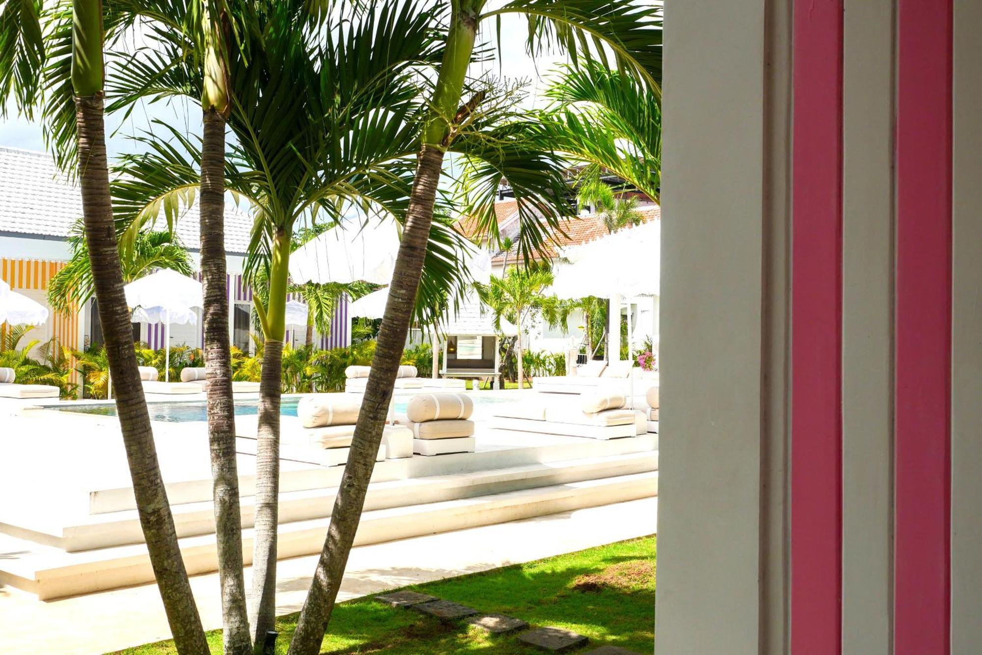 Ria Uluwatu, Tropical Chic Hotel Bagian luar foto