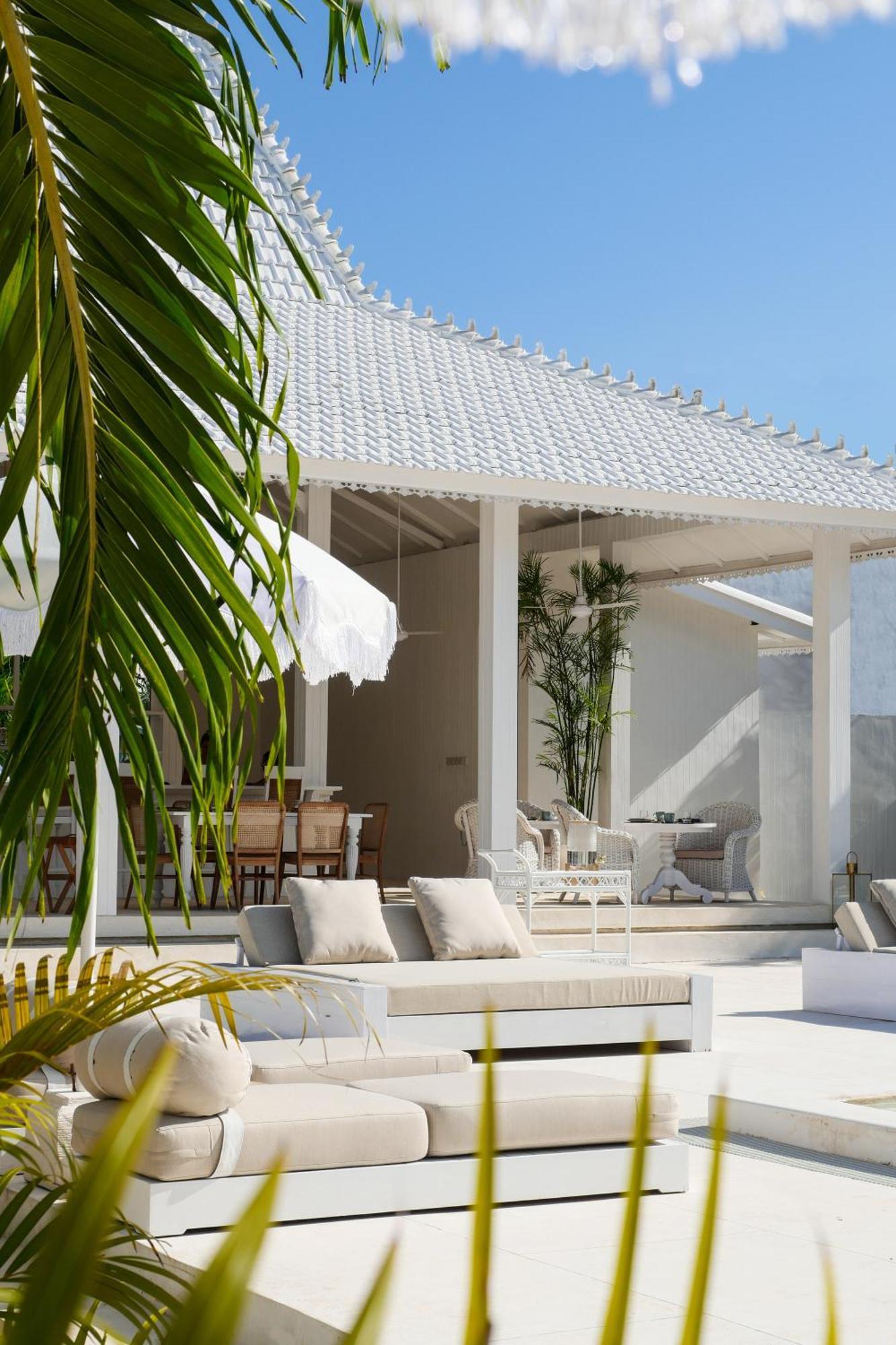 Ria Uluwatu, Tropical Chic Hotel Bagian luar foto