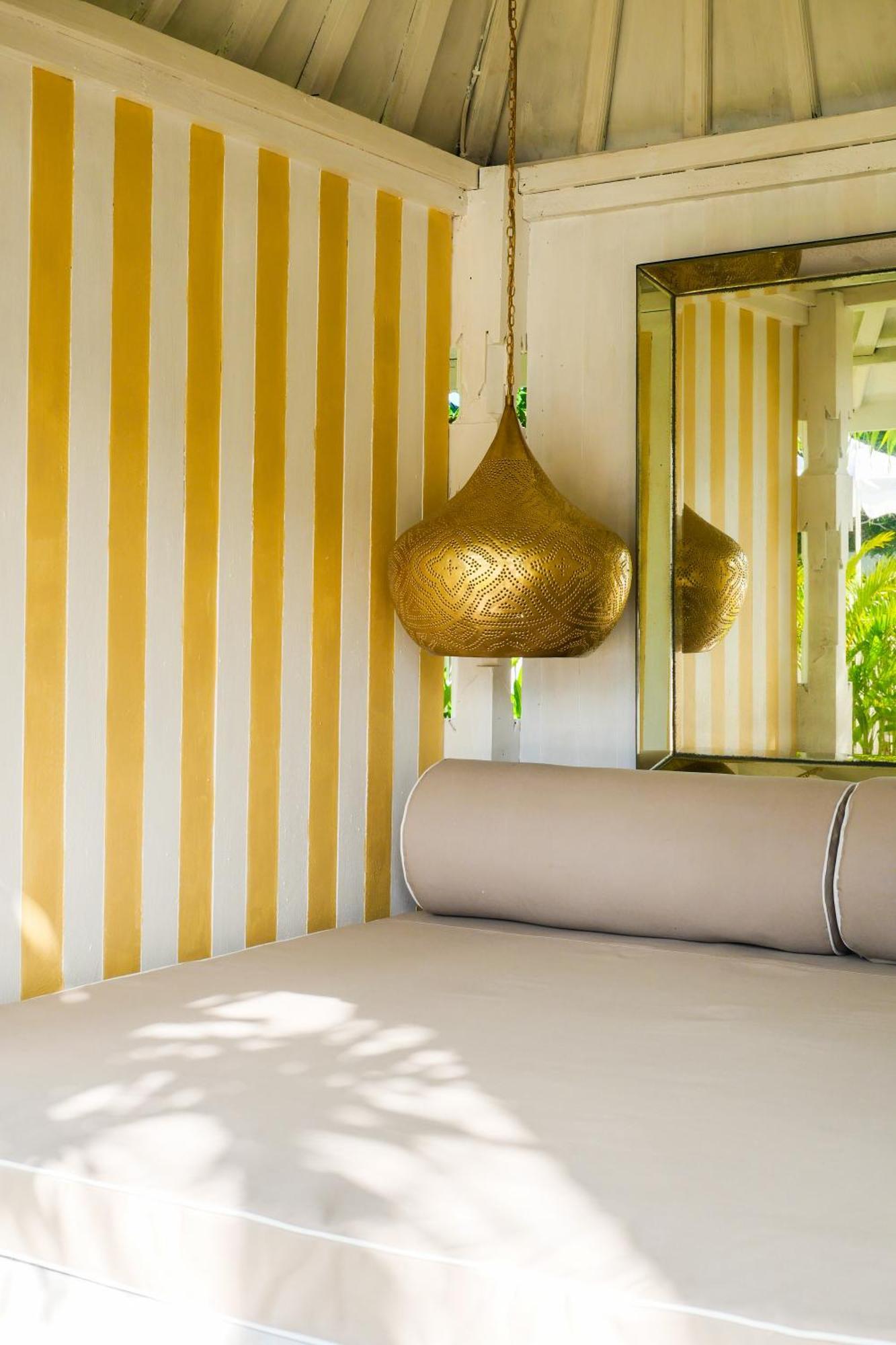 Ria Uluwatu, Tropical Chic Hotel Bagian luar foto