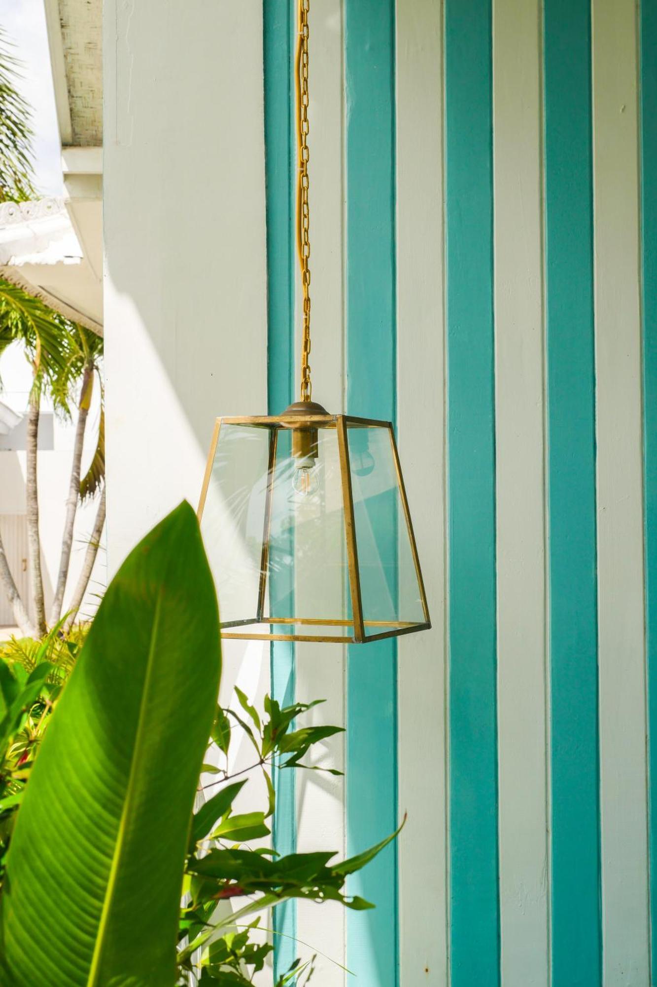 Ria Uluwatu, Tropical Chic Hotel Bagian luar foto