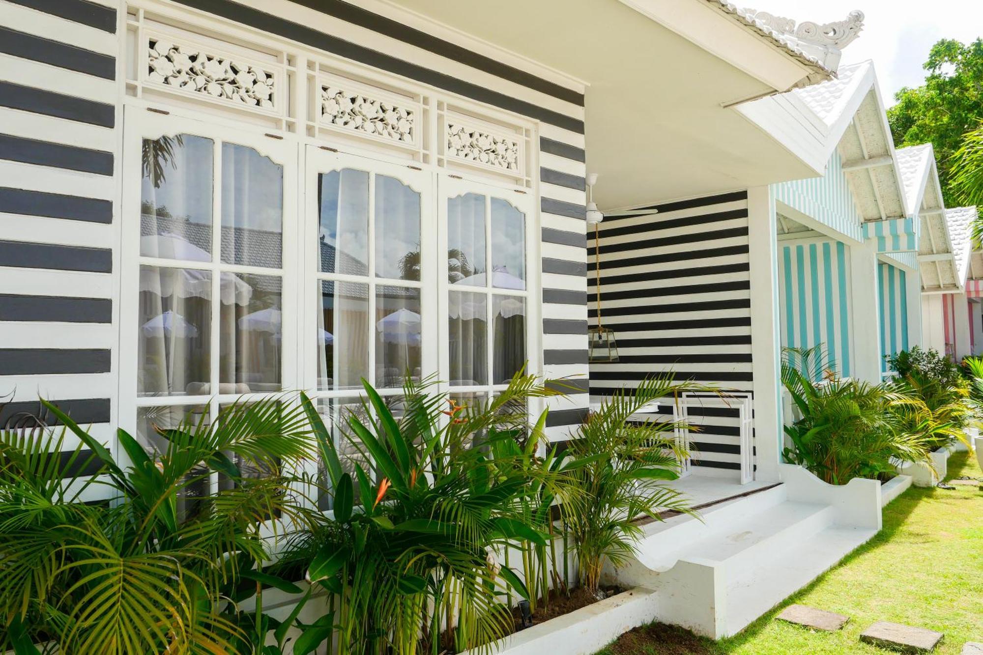 Ria Uluwatu, Tropical Chic Hotel Bagian luar foto