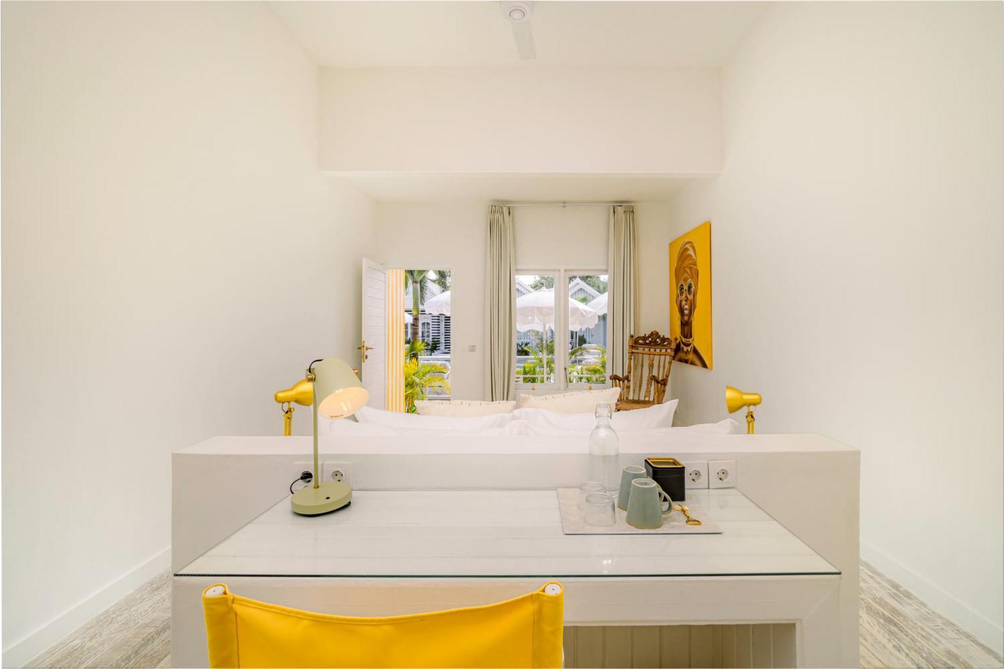 Ria Uluwatu, Tropical Chic Hotel Bagian luar foto