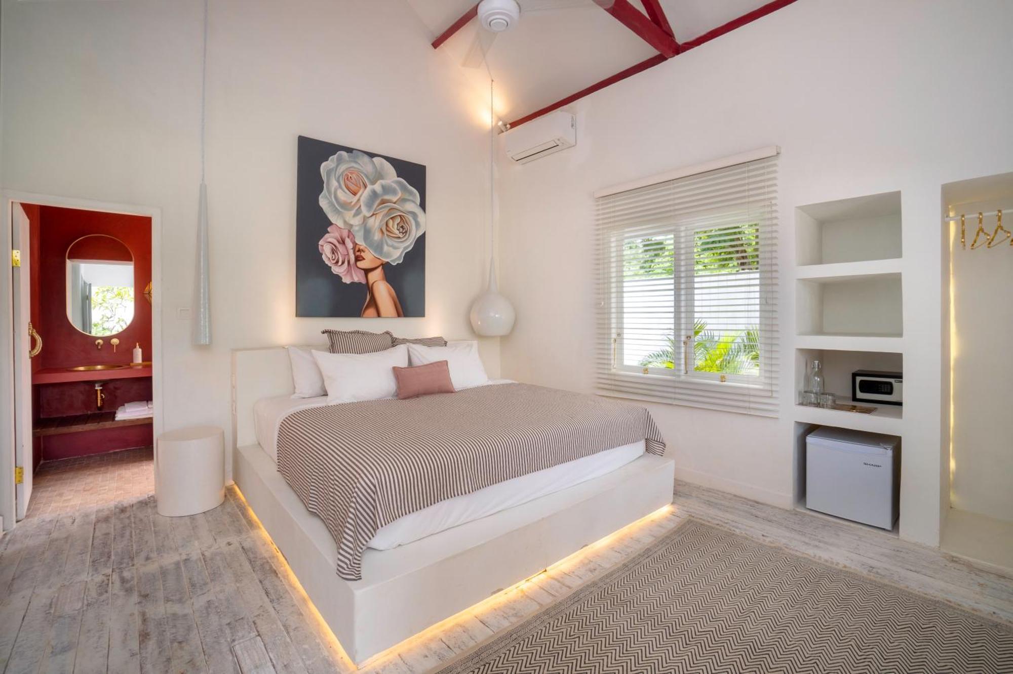 Ria Uluwatu, Tropical Chic Hotel Bagian luar foto