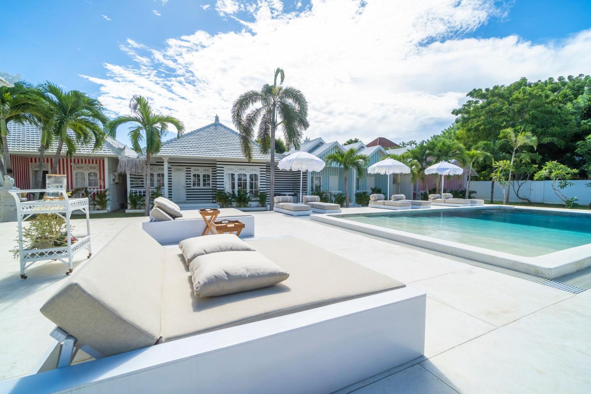 Ria Uluwatu, Tropical Chic Hotel Bagian luar foto