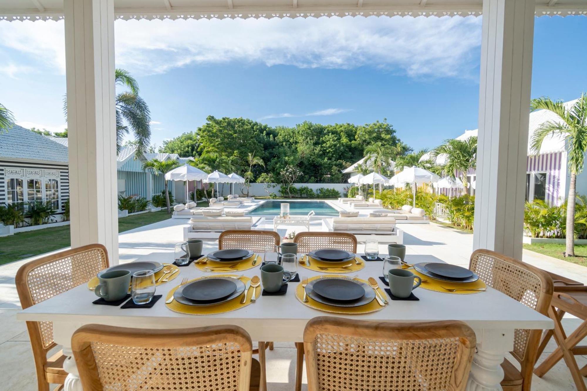 Ria Uluwatu, Tropical Chic Hotel Bagian luar foto