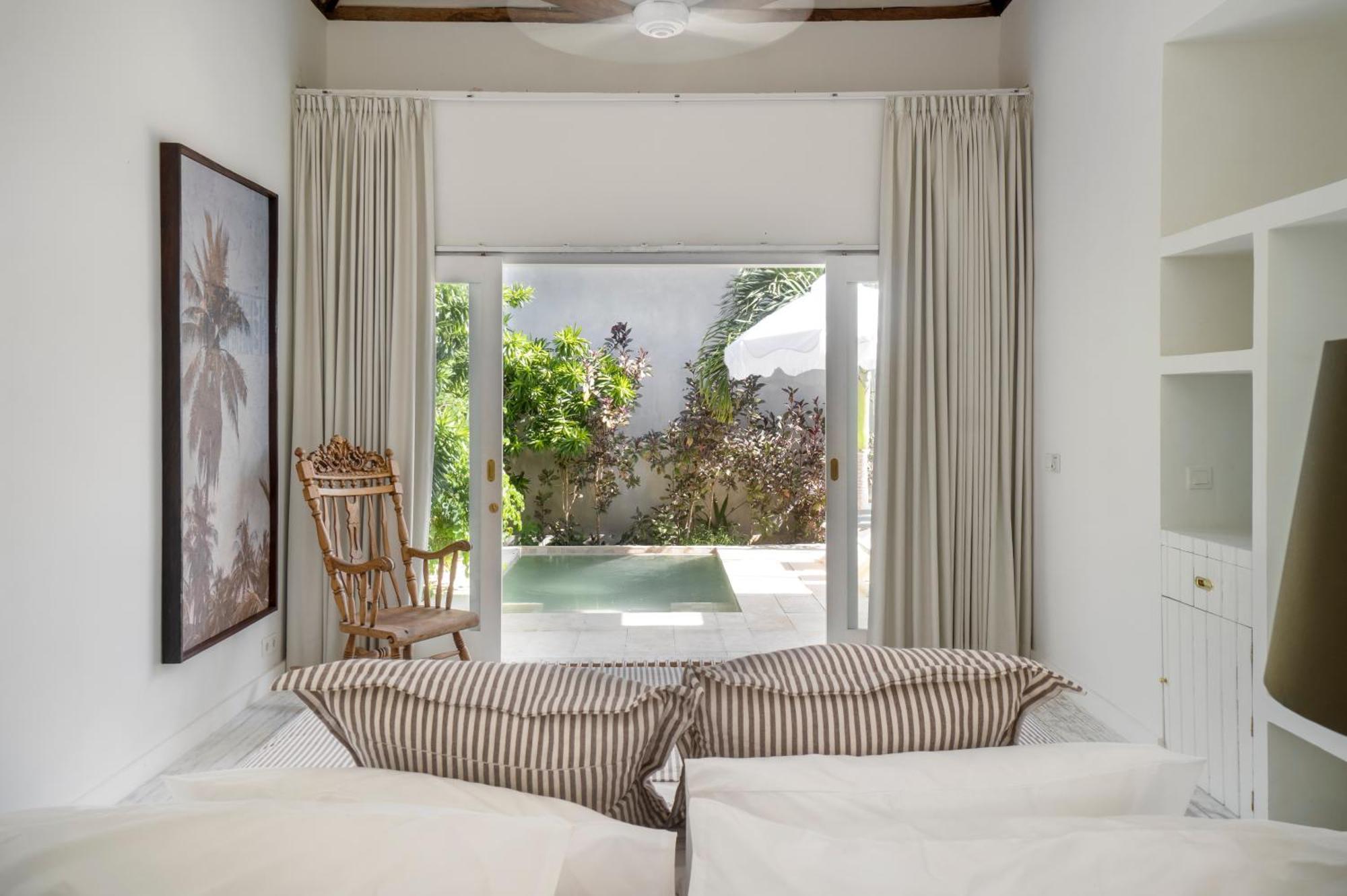 Ria Uluwatu, Tropical Chic Hotel Bagian luar foto