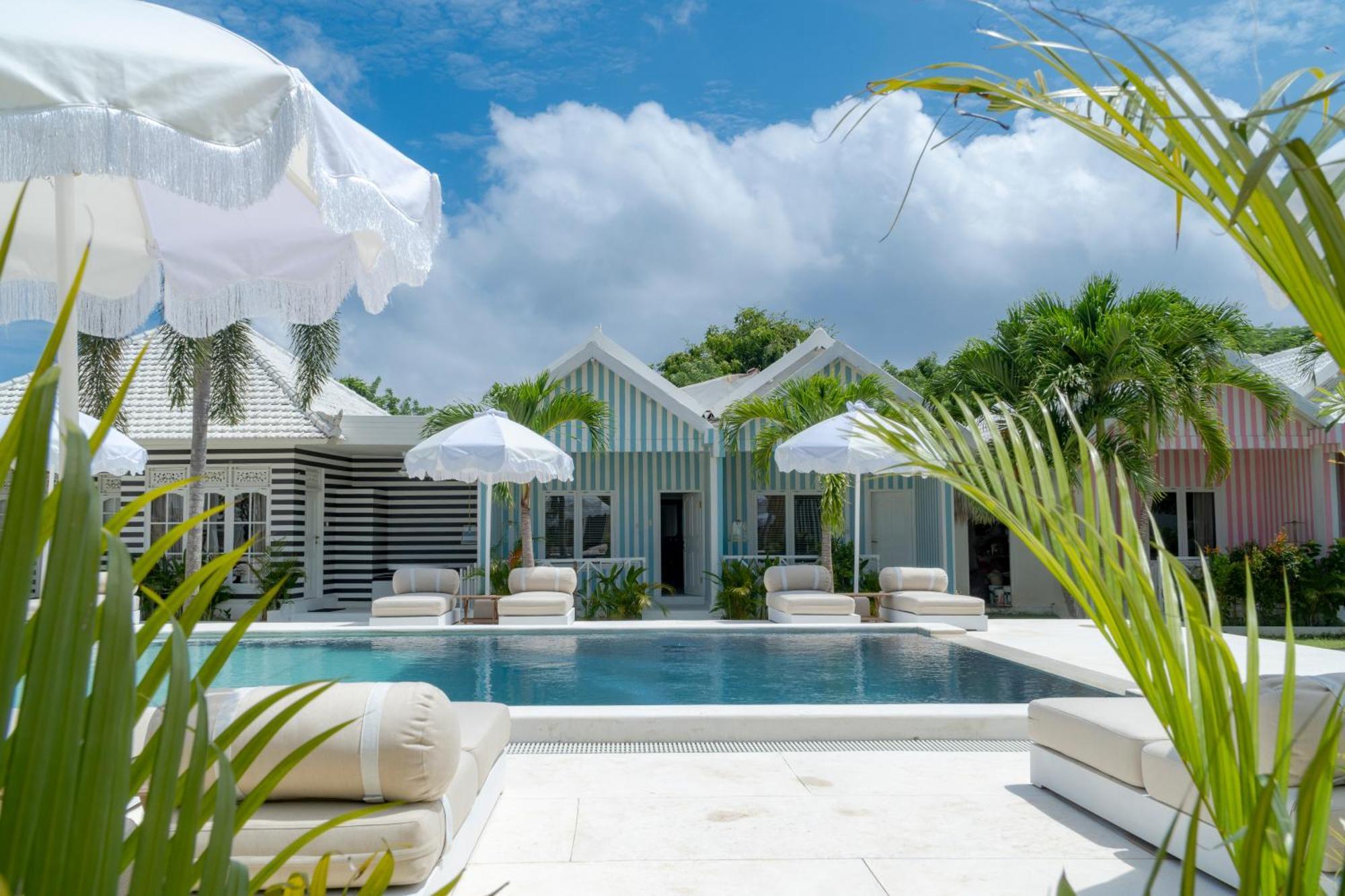 Ria Uluwatu, Tropical Chic Hotel Bagian luar foto